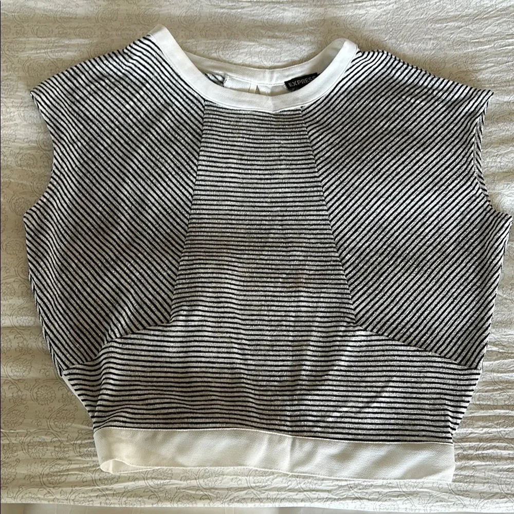 ▪️EXPRESS Striped Black/White Open Back Adjustable Waistband Loose Women’s Sz M - Picture 2 of 9